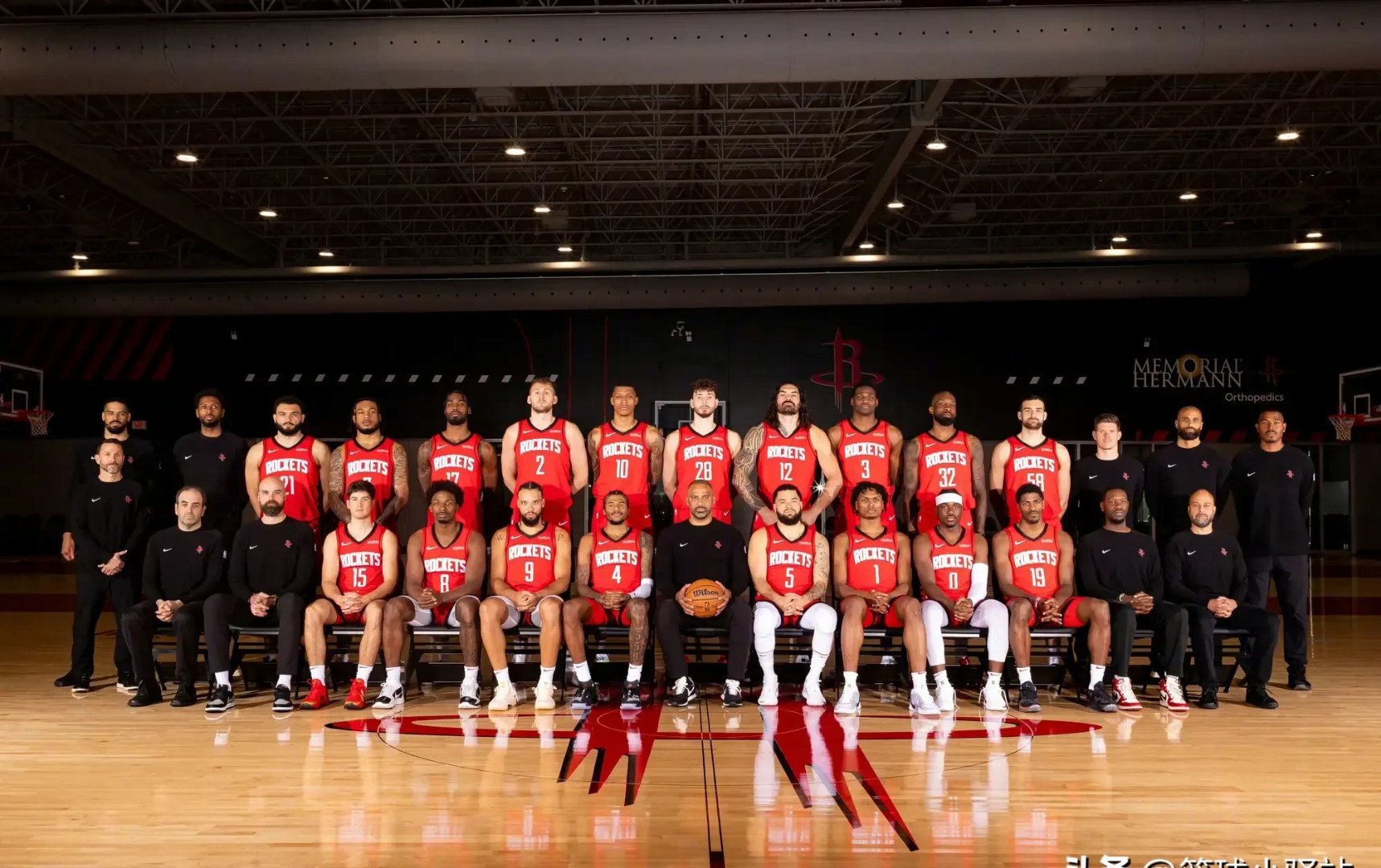 勇士全队施展团队合作实力,轻取对手 勇士全队施展团队合作实力,轻取对手