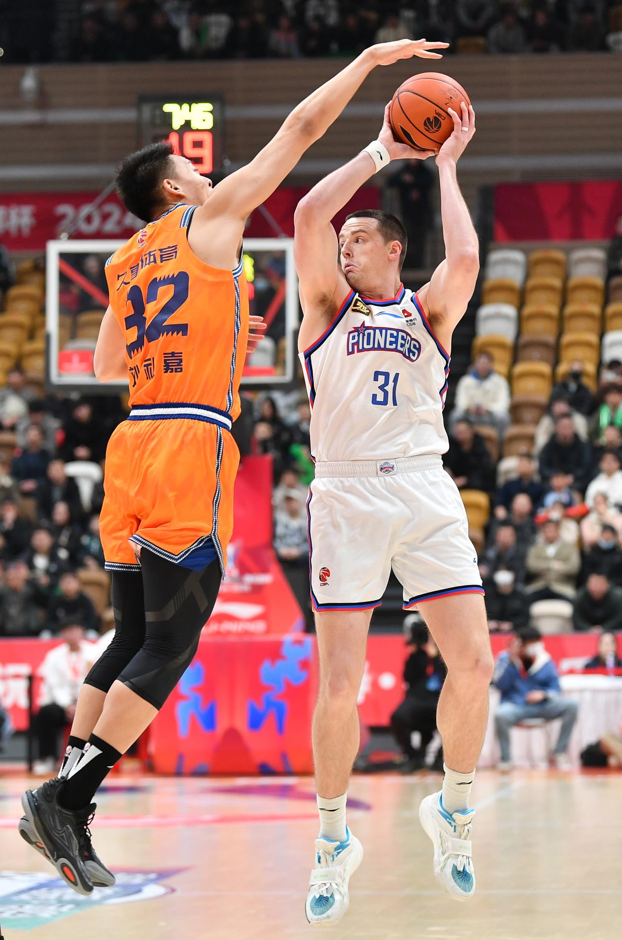 天津男篮客场挑战赢得胜利,球队士气大涨 天津男篮客场挑战赢得胜利,球队士气大涨