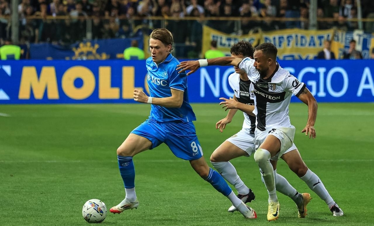 那不勒斯后卫受伤退出，球队争冠形势或受影响的简单介绍