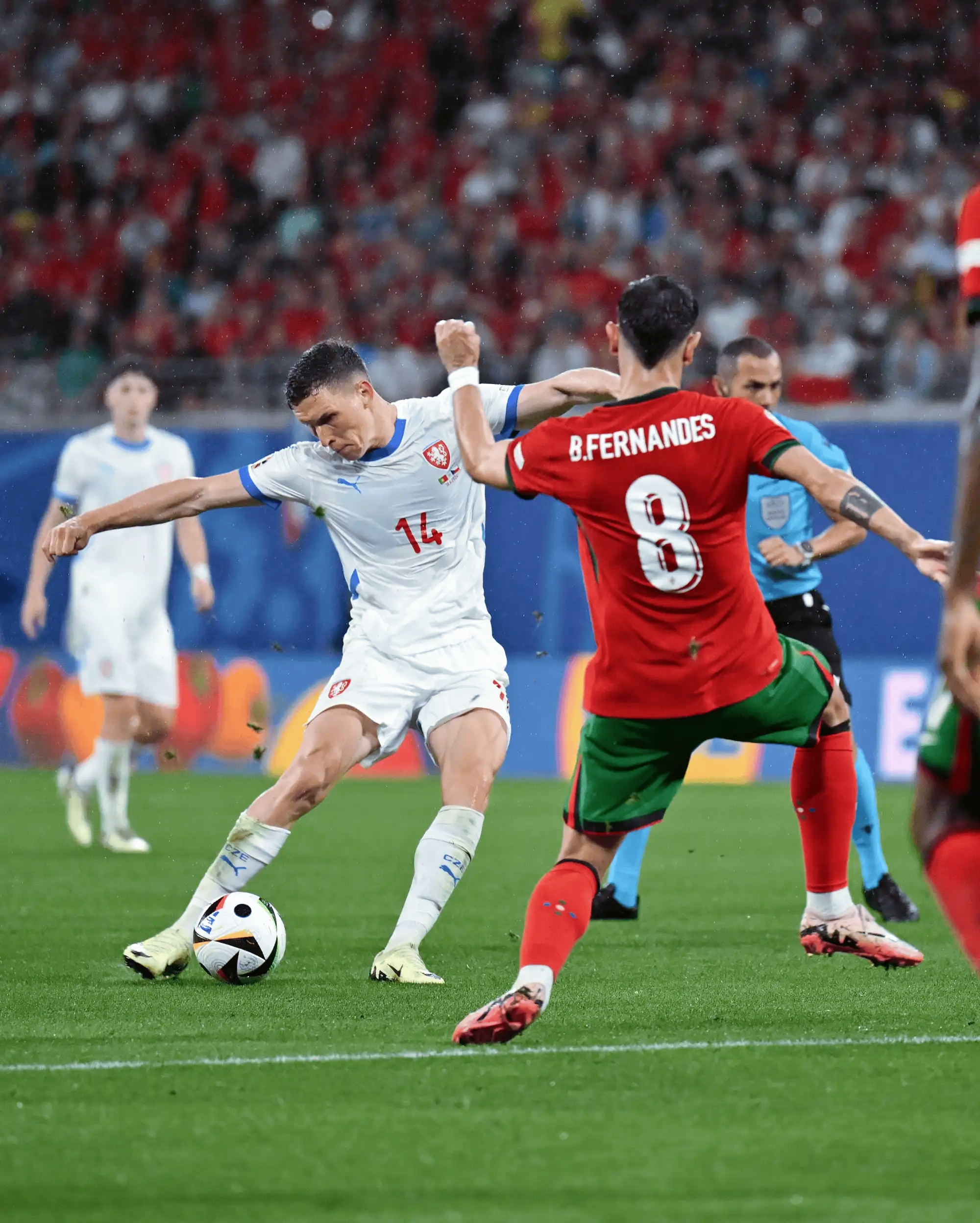 精彩比赛，欧洲球队斩获连胜