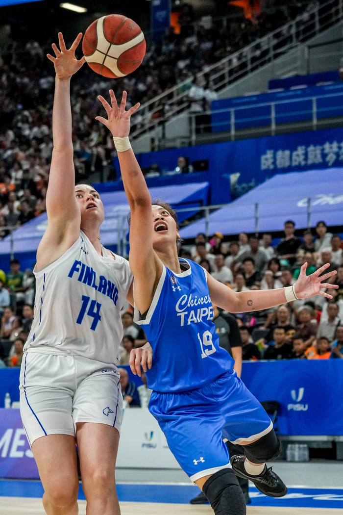 捷克队斗志昂扬，取得欧锦赛季军