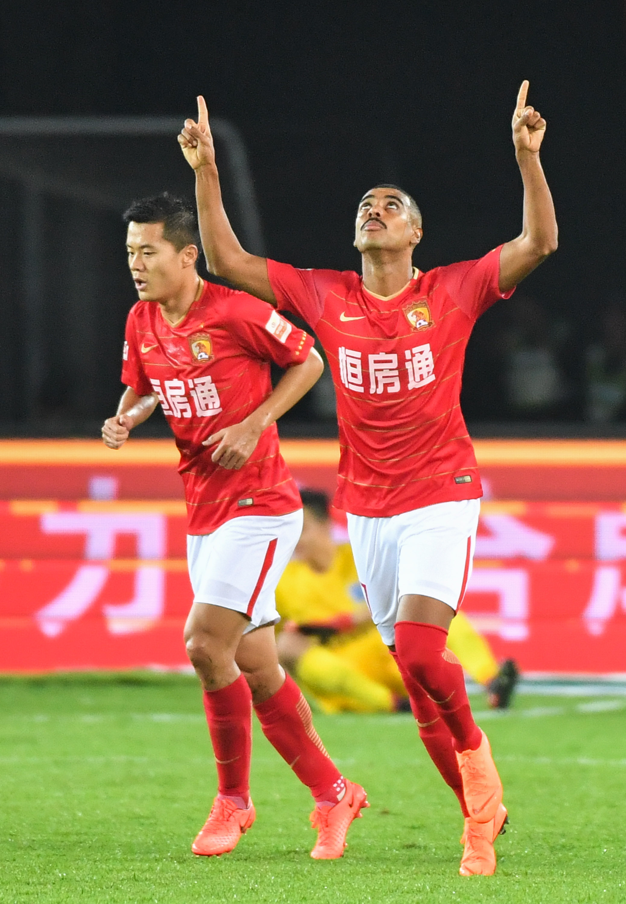 广州恒大主场胜平广州富力,领先优势扩大的简单介绍 广州恒大主场胜平广州富力,领先优势扩大的简单介绍