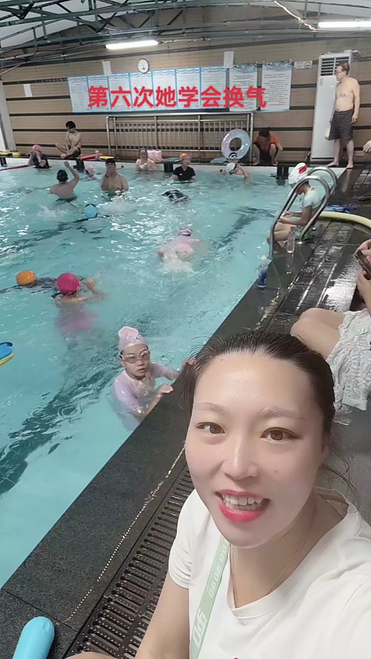 游泳赛后采访曝光，内幕引发热议的简单介绍