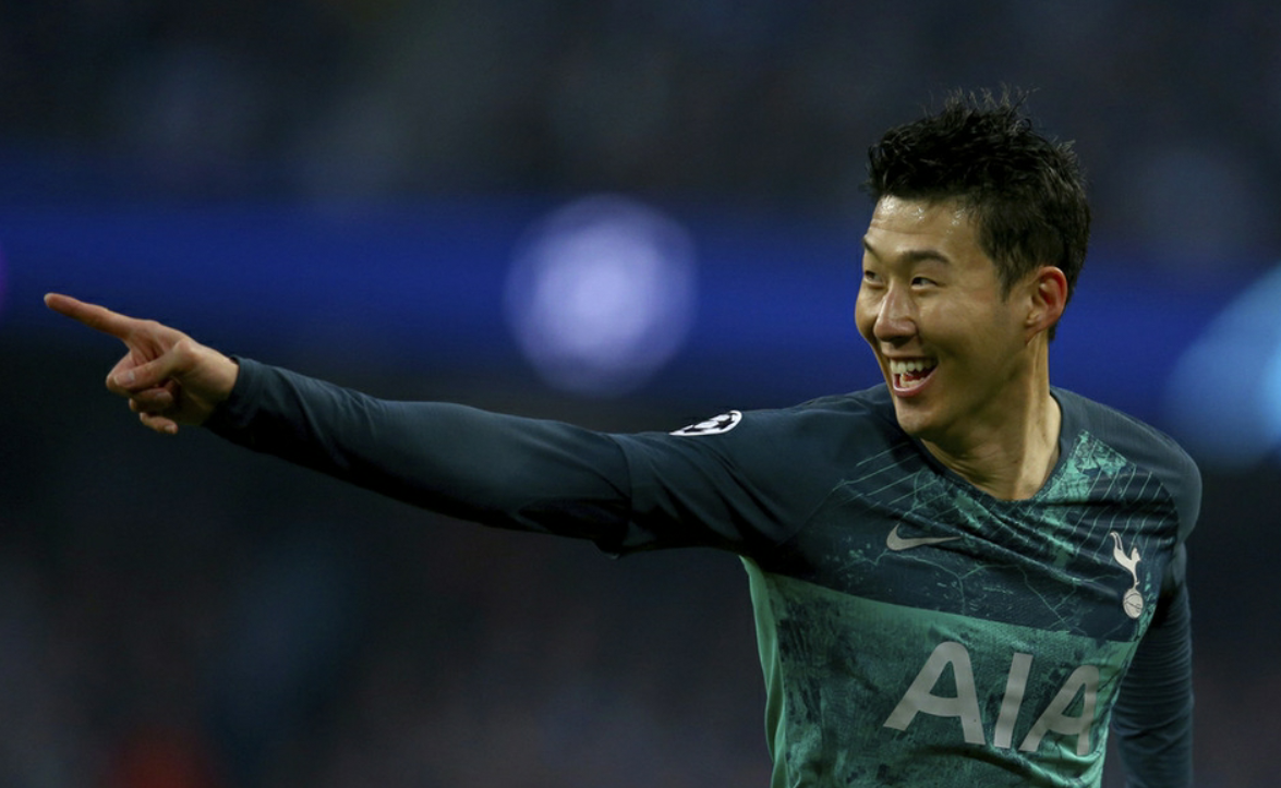 阿贾克斯遭遇困境,险胜晋级四强 阿贾克斯遭遇困境,险胜晋级四强