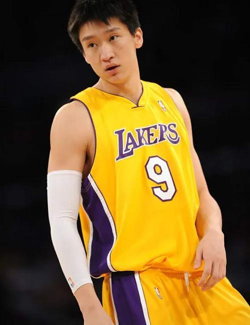 湖人绝杀篮网，周琦刷新纪录