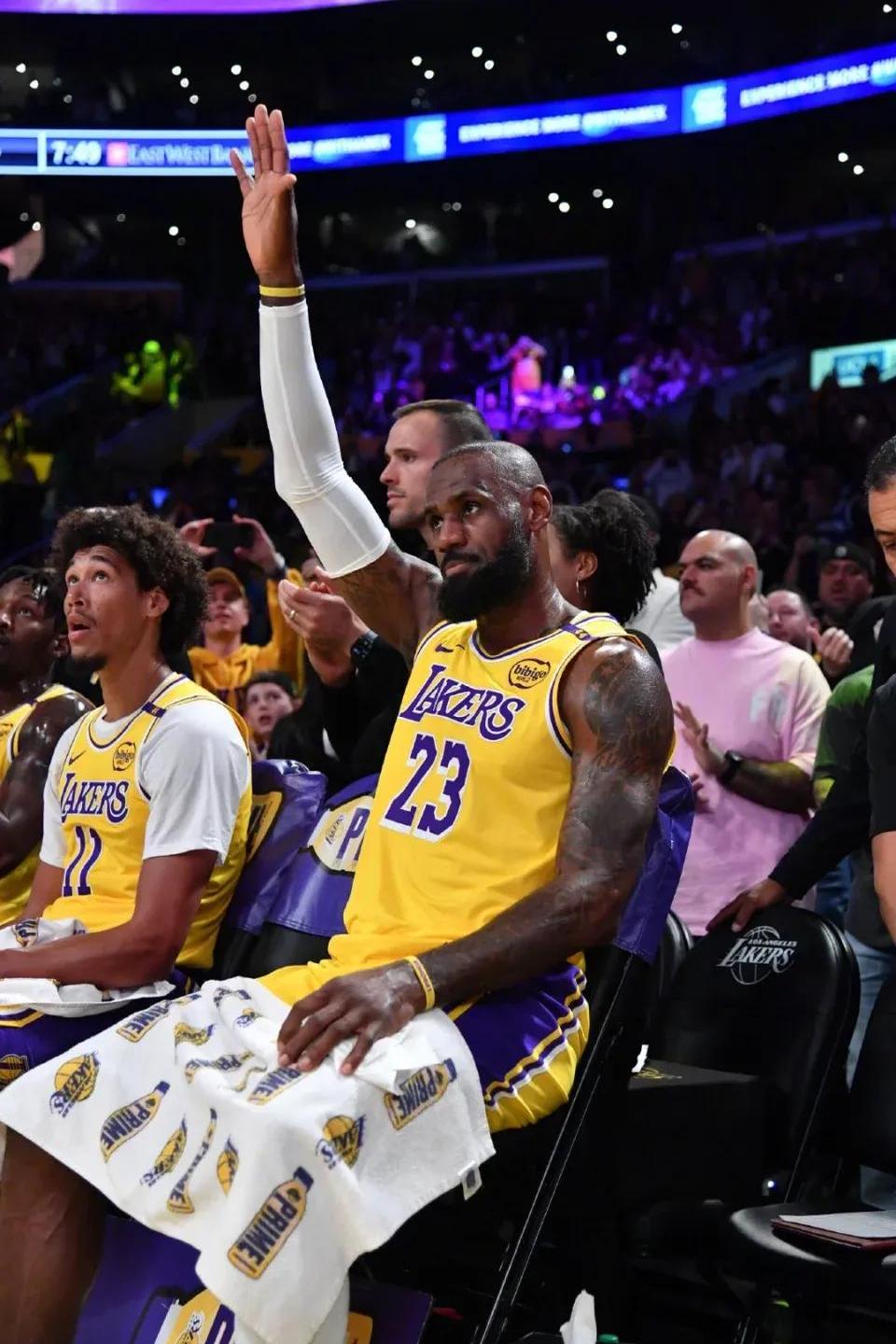 灰熊轻取雄鹿,杜兰特统治全场 灰熊轻取雄鹿,杜兰特统治全场